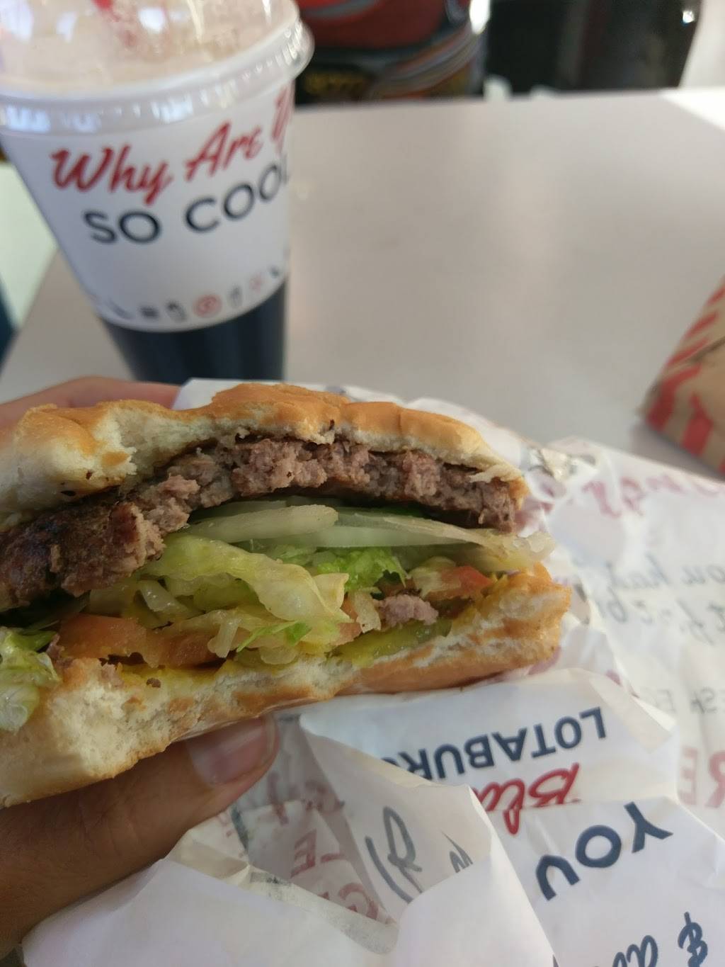 Blakes Lotaburger | restaurant | 1300 San Mateo Blvd SE, Albuquerque, NM 87108, USA | 5052555601 OR +1 505-255-5601