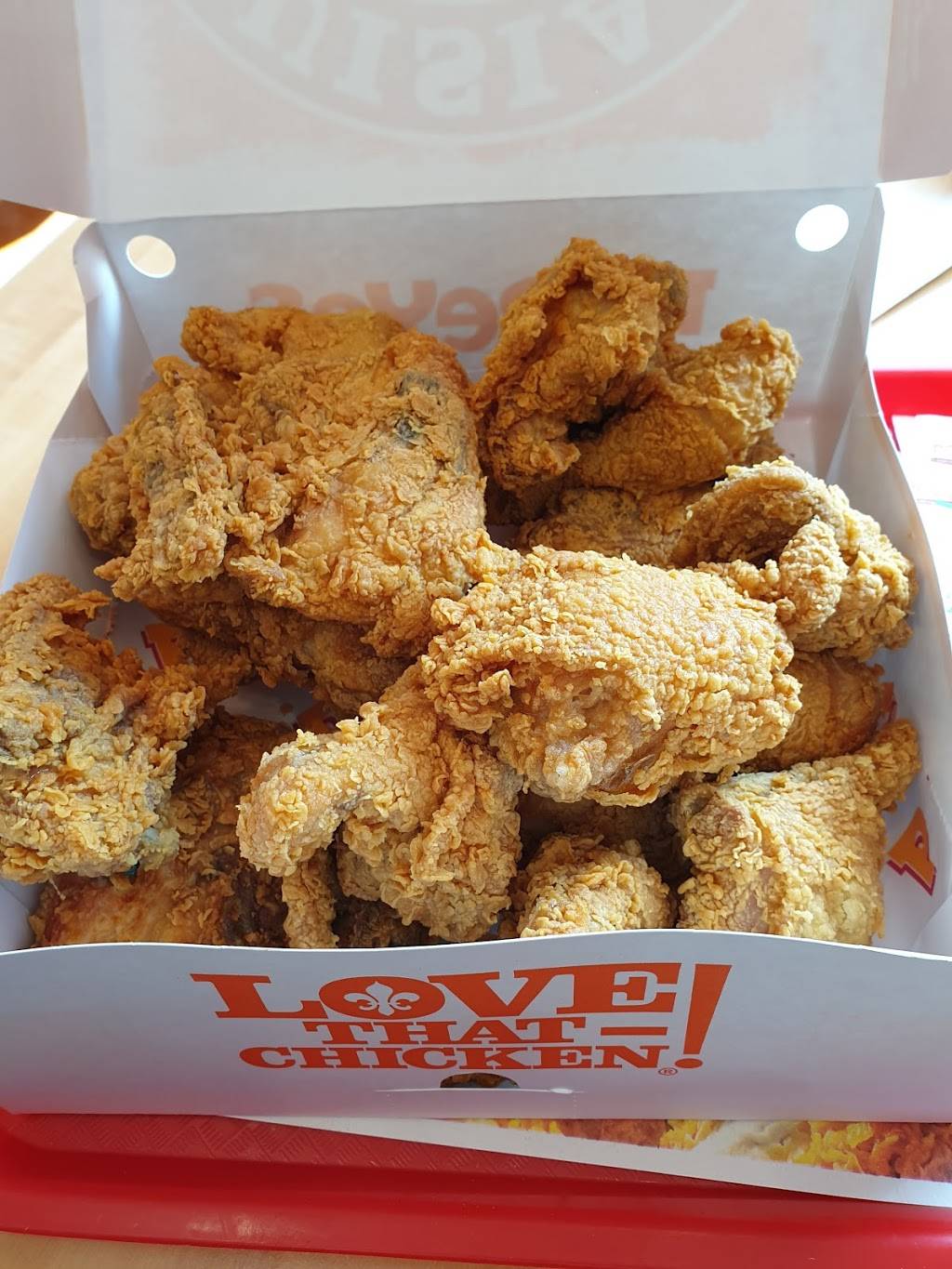 Popeyes Louisiana Kitchen | restaurant | 6945 Camino Arroyo, Gilroy, CA 95020, USA | 4088421111 OR +1 408-842-1111