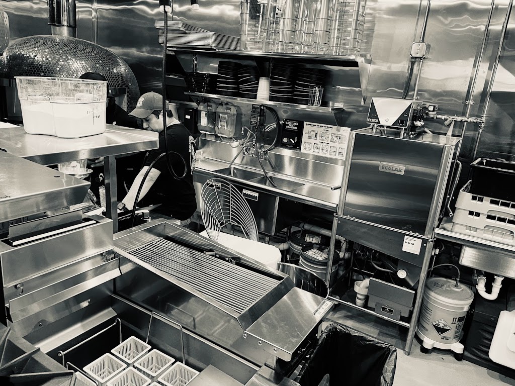 The Quencher | restaurant | 95 Long Wharf Mall, Newport, RI 02840, USA | 4013247356 OR +1 401-324-7356