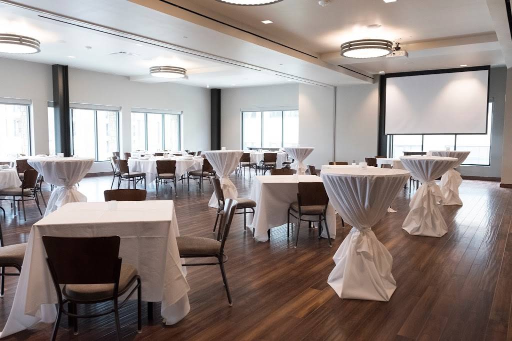 Pinstripes | restaurant | 5001 Trailhead Bend Way, Fort Worth, TX 76109, USA | 6823520808 OR +1 682-352-0808