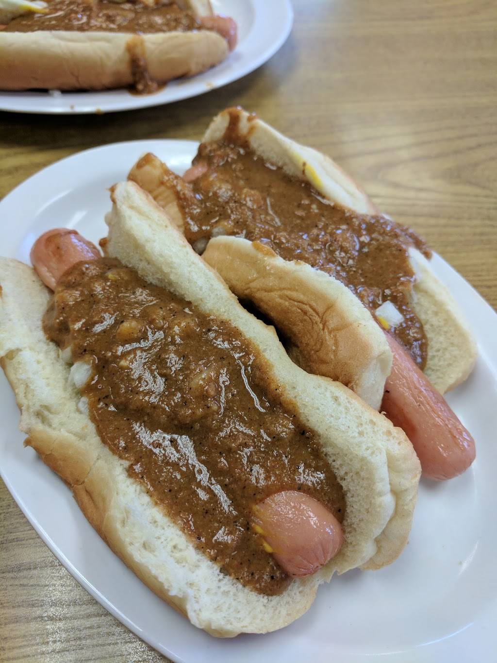 Louies Texas Red Hots | restaurant | 4890 Transit Rd, Depew, NY 14043, USA | 7166683796 OR +1 716-668-3796