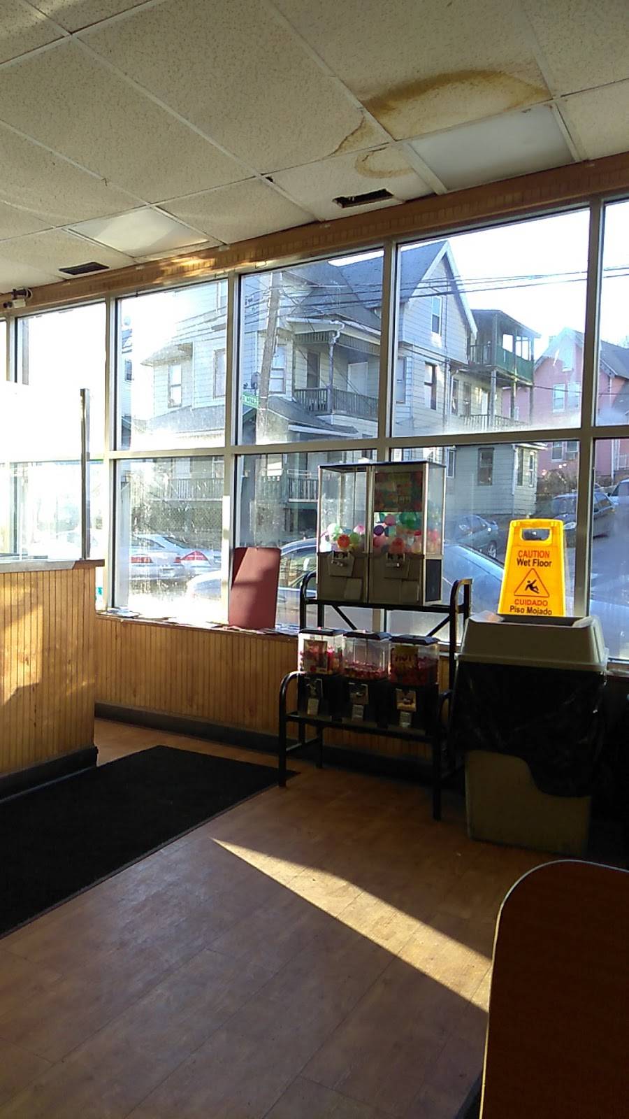 Berties West Indian & American Restaurant | restaurant | 928 N Main St, Waterbury, CT 06704, USA | 2037574330 OR +1 203-757-4330