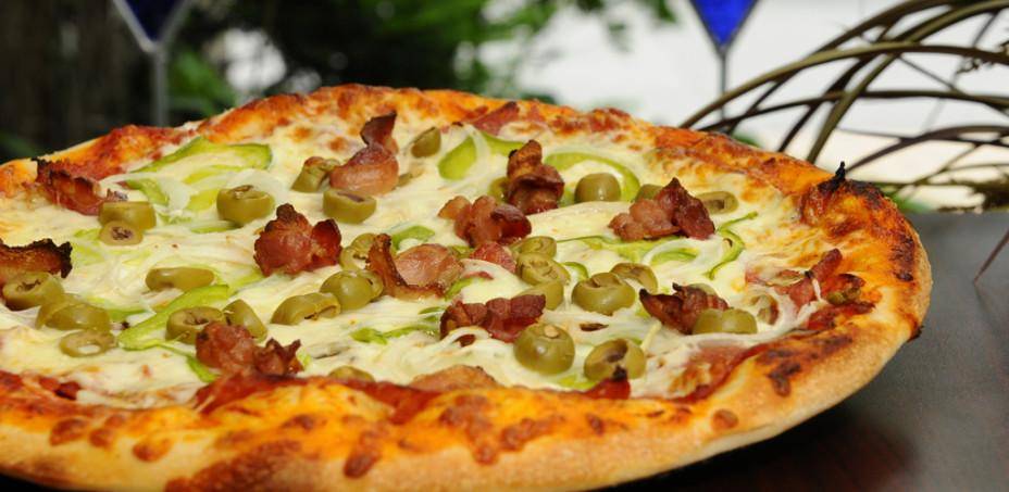 Le Croissant d’or Pizzeria | restaurant | 2045 Boulevard Laframboise, Saint-Hyacinthe, QC J2S 4X3, Canada | 4507736677 OR +1 450-773-6677