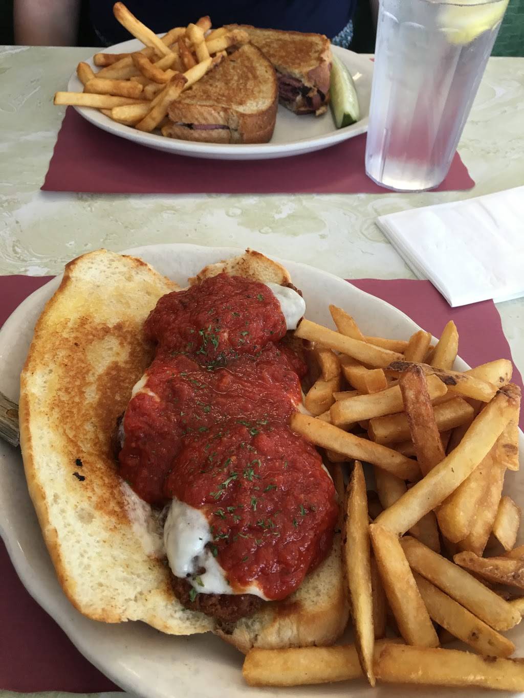 Michelettis Restaurant | restaurant | 1053 Newman Ave, Seekonk, MA 02771, USA | 5087616370 OR +1 508-761-6370