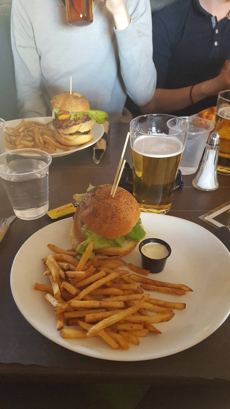 Mondo Resto Bar | restaurant | 11615 1ᴱ Avenue, Saint-Georges, QC G5Y 7H5, Canada | 4182284133 OR +1 418-228-4133