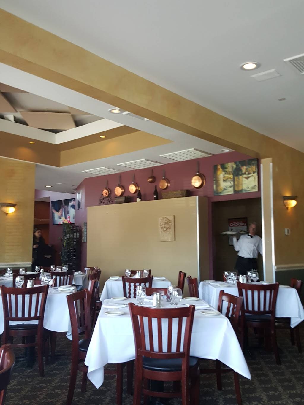 La Famiglia | restaurant | 641 Old Country Rd, Plainview, NY 11803, USA | 5169382050 OR +1 516-938-2050