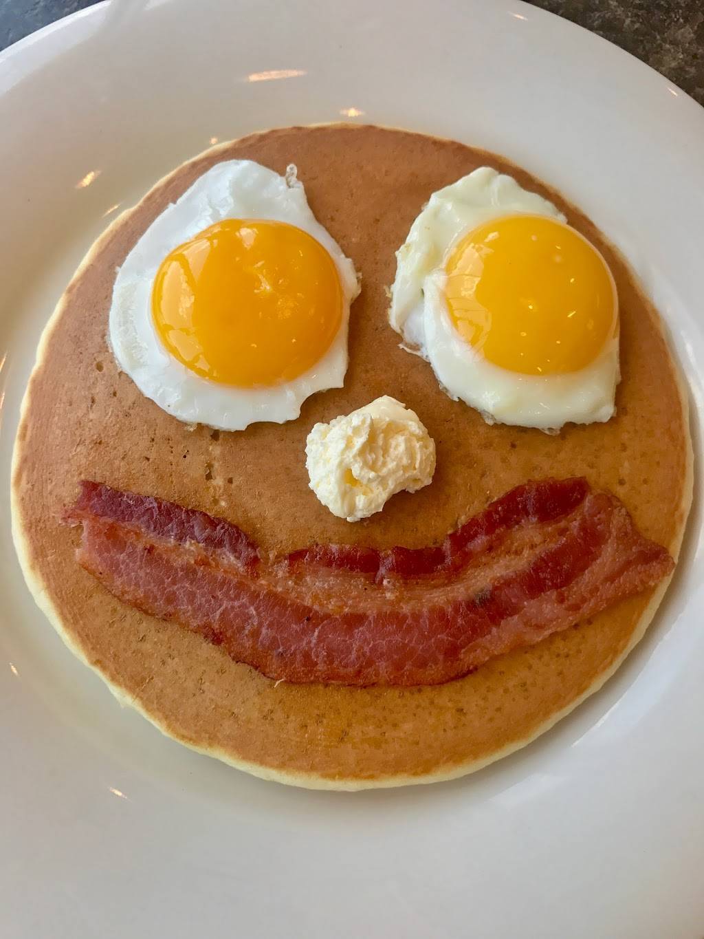 Livingstons | restaurant | 9747 E 21st St N, Wichita, KS 67206, USA | 3166860488 OR +1 316-686-0488