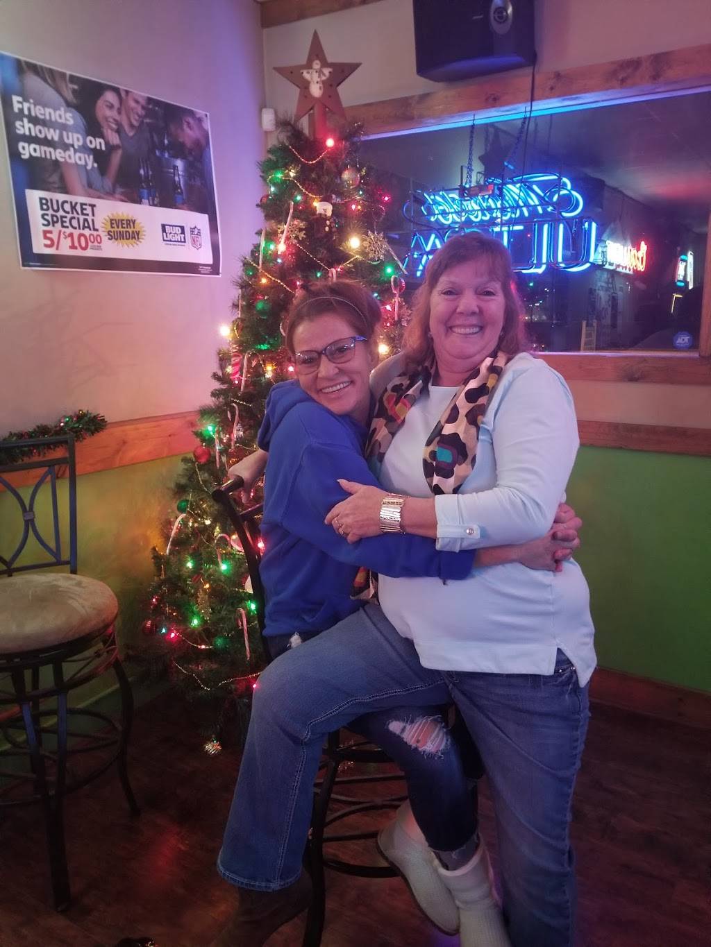 Elliotts Satellite Tavern | restaurant | 2001 E Main St, Danville, IL 61832, USA | 2174747838 OR +1 217-474-7838