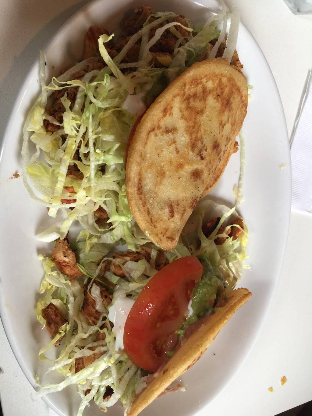 Pancho Pistolas Authentic Mexican Restaurant | restaurant | 700 W 31st St, Chicago, IL 60616, USA | 3122258808 OR +1 312-225-8808