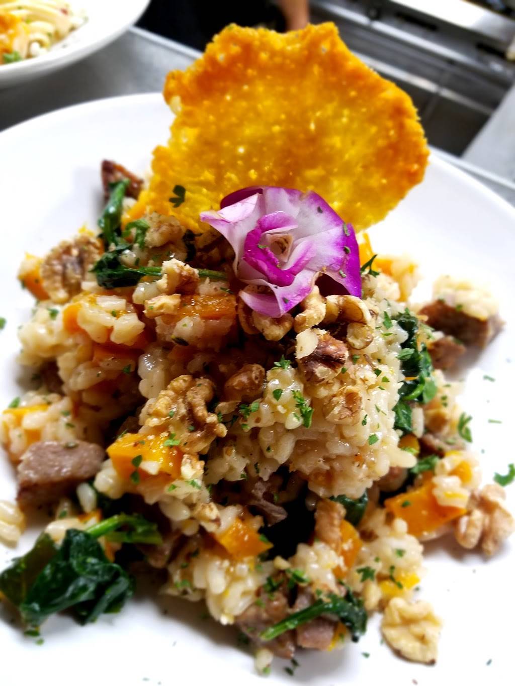 Garretts Restaurant and Bar | restaurant | 1631 N Bell School Rd, Rockford, IL 61107, USA | 8154849473 OR +1 815-484-9473