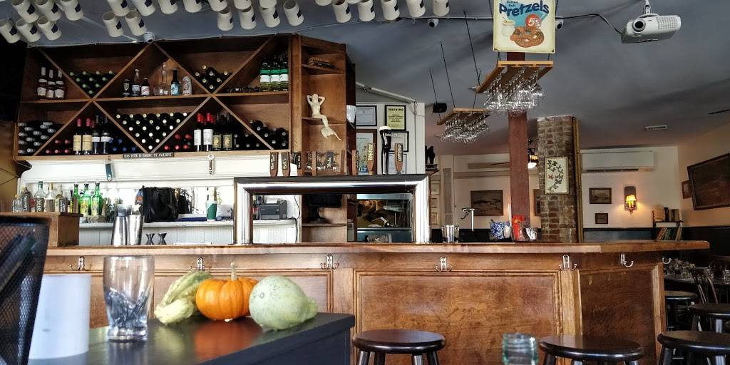 Hamiltons | restaurant | 2826 Fort Hamilton Pkwy, Brooklyn, NY 11218, USA | 7184380488 OR +1 718-438-0488