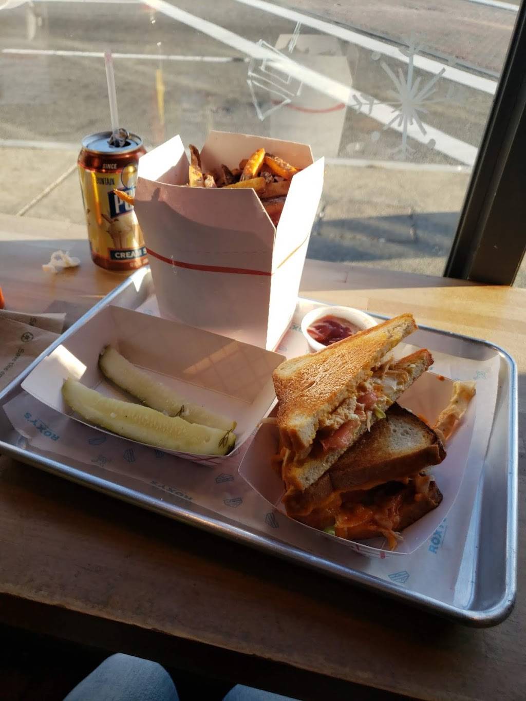 Roxys Grilled Cheese & Burgers | restaurant | 485 Cambridge St, Allston, MA 02134, USA | 6172025864 OR +1 617-202-5864