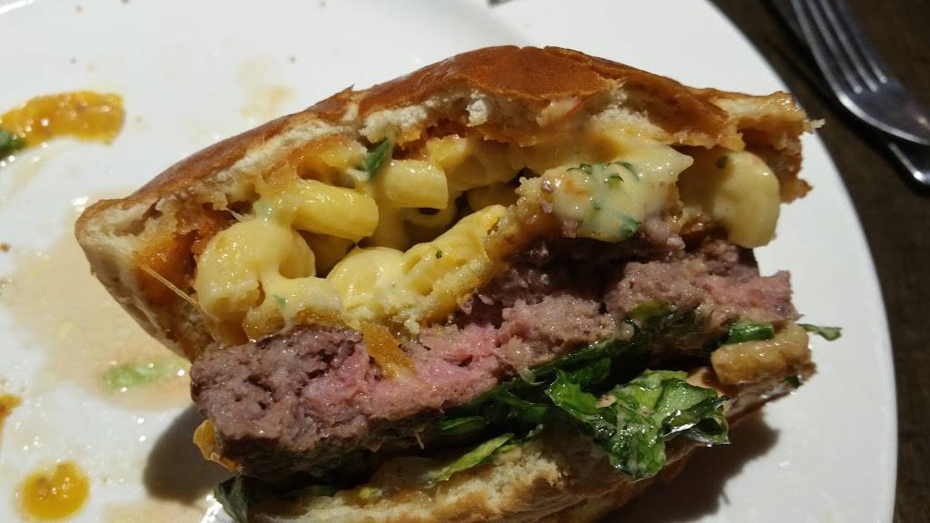 Coaches Sports Bar & Grill | restaurant | 6624 S Cicero Ave, Chicago, IL 60638, USA | 7083257050 OR +1 708-325-7050