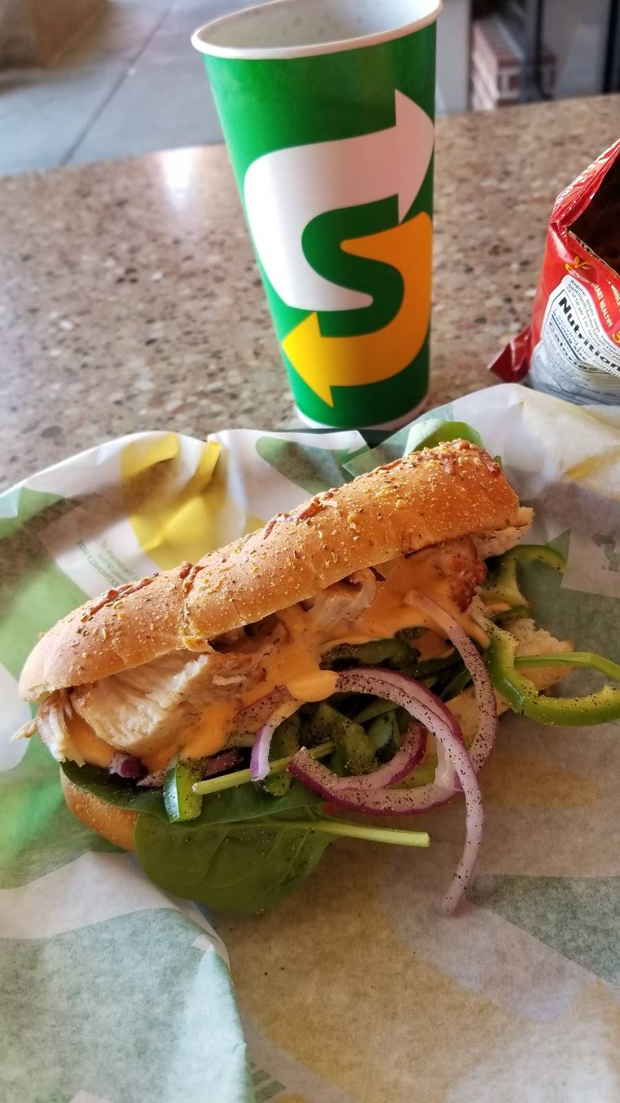 Subway | restaurant | 108 S Buchanan St, Edwardsville, IL 62025, USA | 6186566671 OR +1 618-656-6671