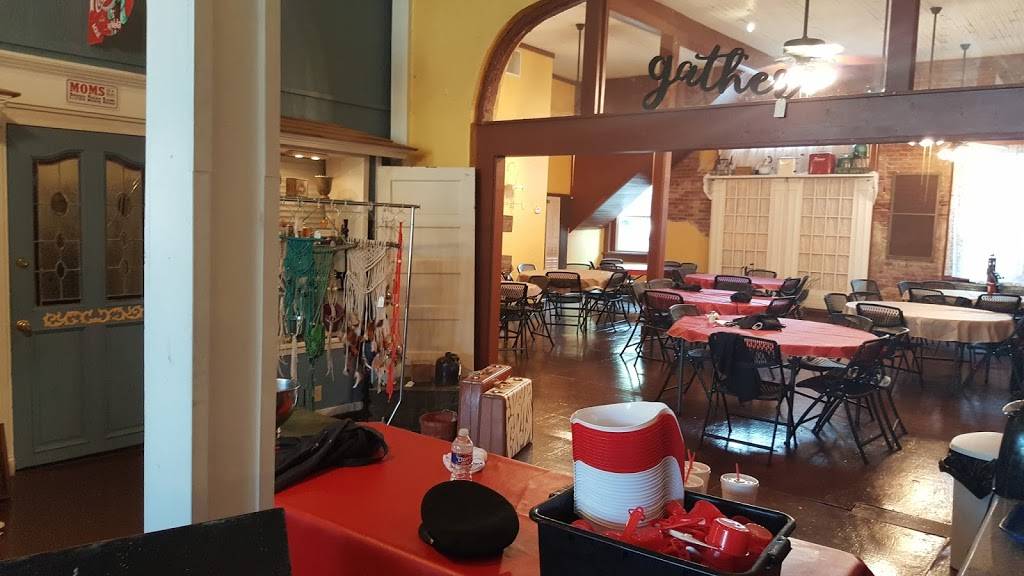 World Famous MOMS | restaurant | 204 S Main St, Aubrey, TX 76227, USA | 9402024940 OR +1 940-202-4940