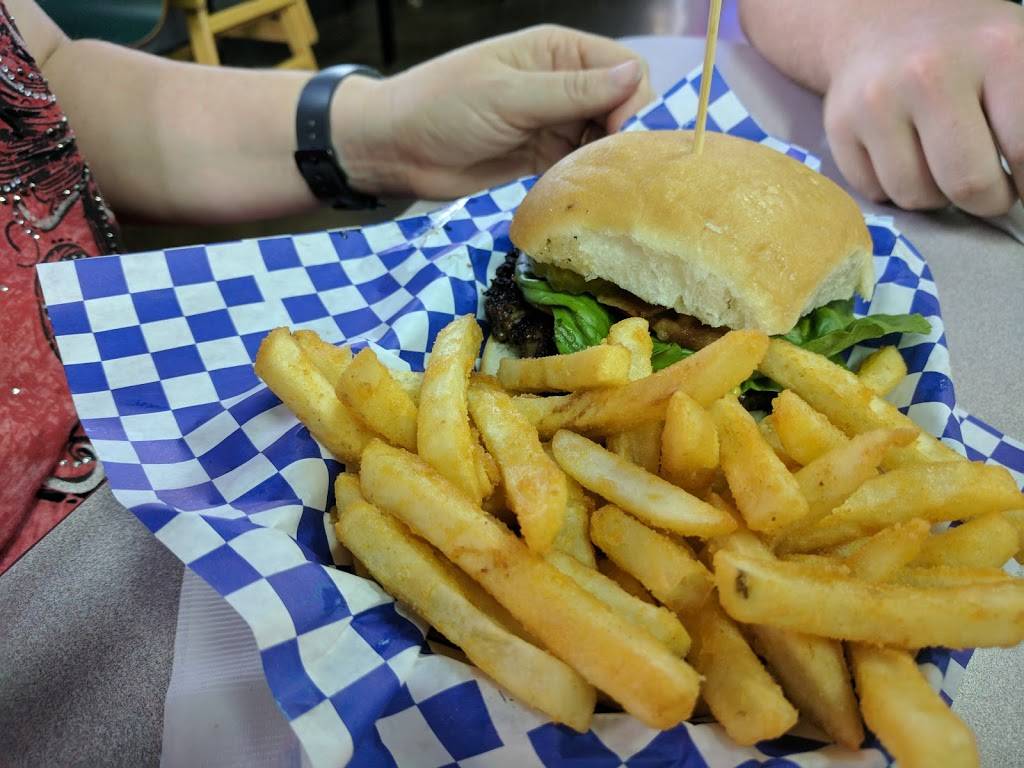 McKenzies Burger Garage | restaurant | 206 NW Dearborn Ave, Lawton, OK 73507, USA | 5803532025 OR +1 580-353-2025