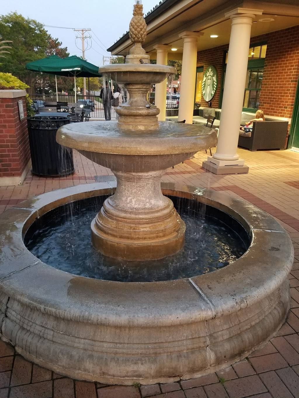 Starbucks | cafe | 137 W Wood St, Palatine, IL 60067, USA | 8473595534 OR +1 847-359-5534