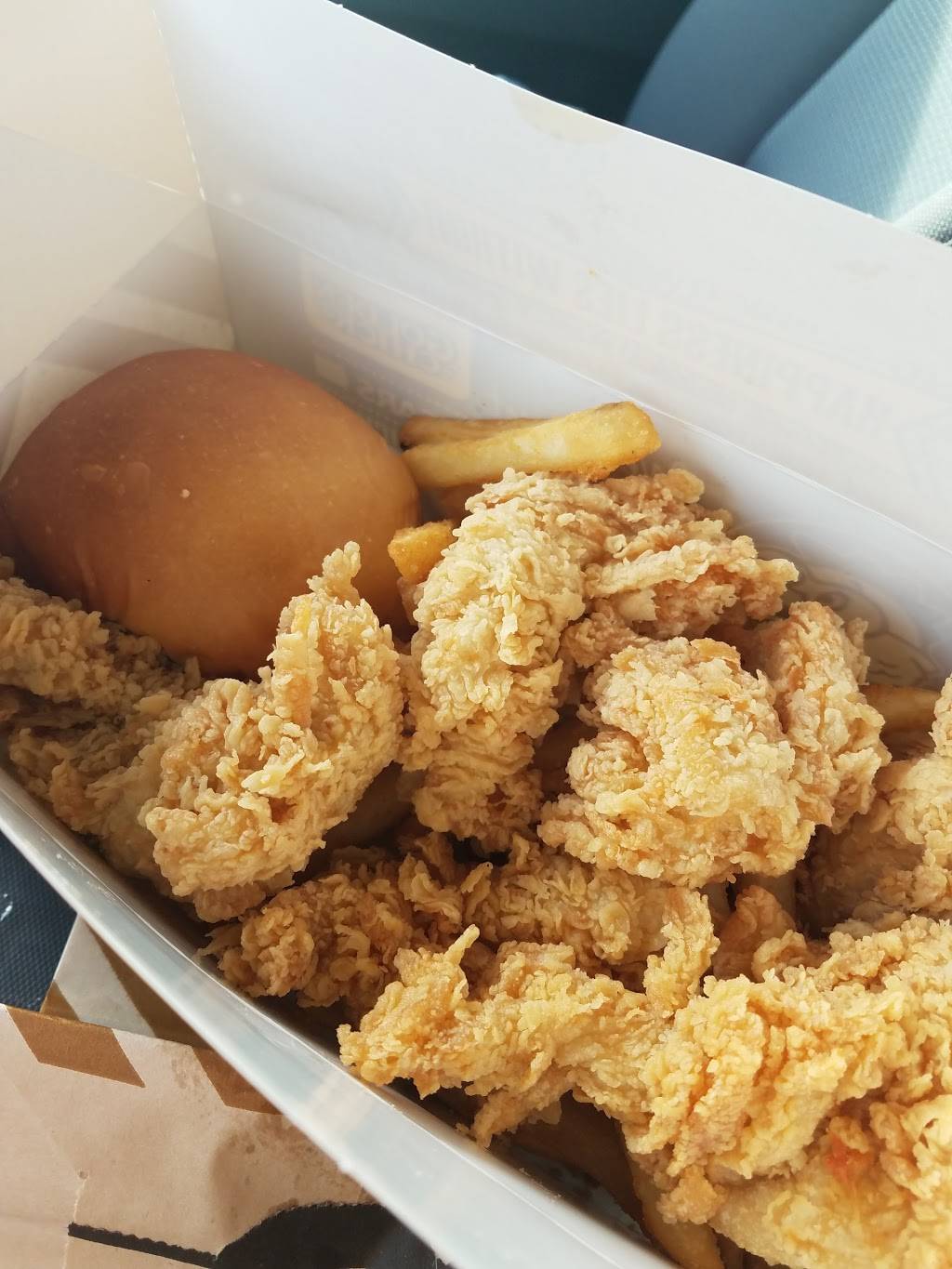 Golden Chick | meal takeaway | 405 Farm to Market 685, Hutto, TX 78634, USA | 5128462312 OR +1 512-846-2312