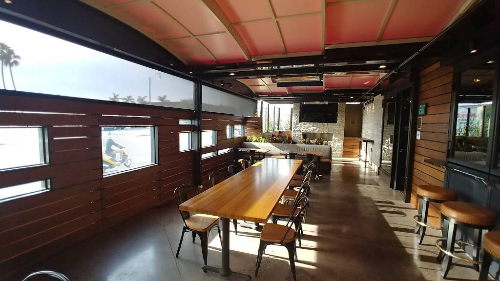 The Country Club | restaurant | 330 E 17th St, Costa Mesa, CA 92627, USA | 9492812582 OR +1 949-281-2582