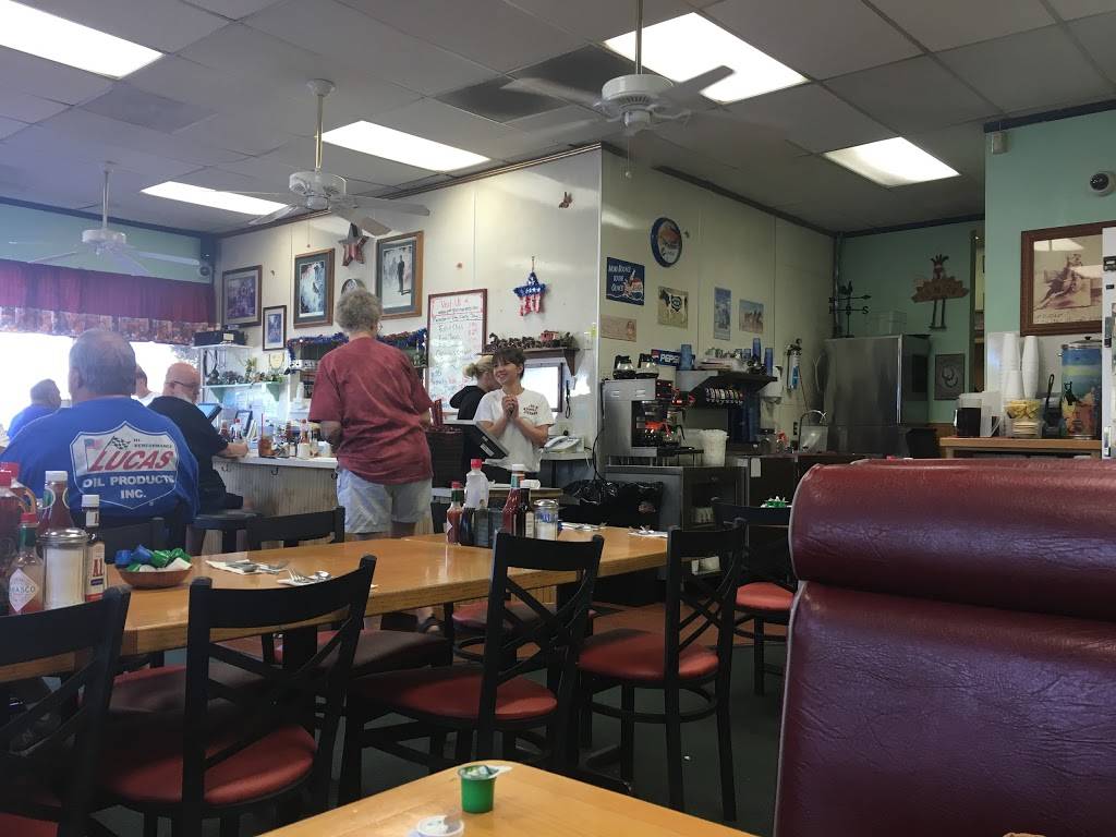 Mias Country Kitchen | restaurant | 3323 W Florida Ave, Hemet, CA 92545, USA | 9516521469 OR +1 951-652-1469