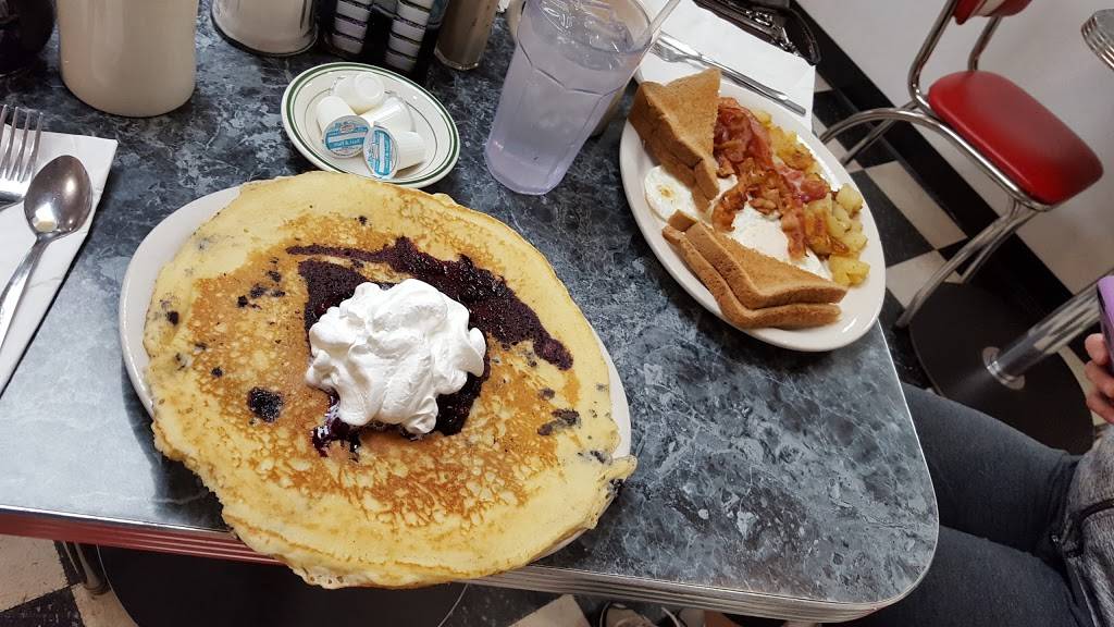 Jolly Trolley | restaurant | 101 W Main St, Dushore, PA 18614, USA | 5709287719 OR +1 570-928-7719