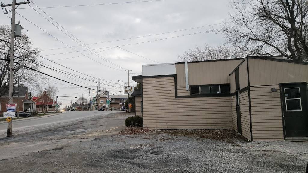 Restaurant A La Bonne Fourchette | restaurant | 464 Rue Principale, Saint-Sébastien, QC J0J 2C0, Canada | 4502449881 OR +1 450-244-9881