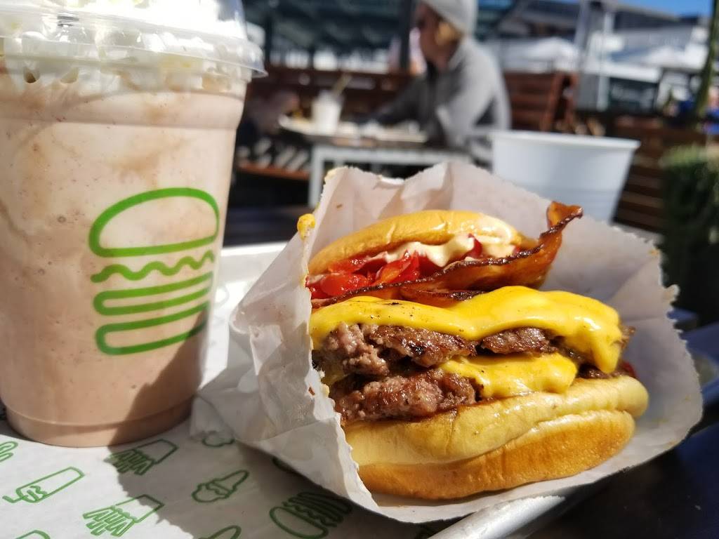 Shake Shack | restaurant | 10250 CA-2, Los Angeles, CA 90067, USA | 4242180076 OR +1 424-218-0076