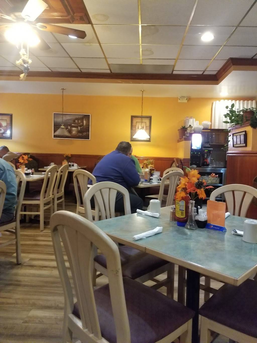 Four Seasons Diner | restaurant | 1935 Shadeland Ave, Indianapolis, IN 46219, USA | 3173750520 OR +1 317-375-0520