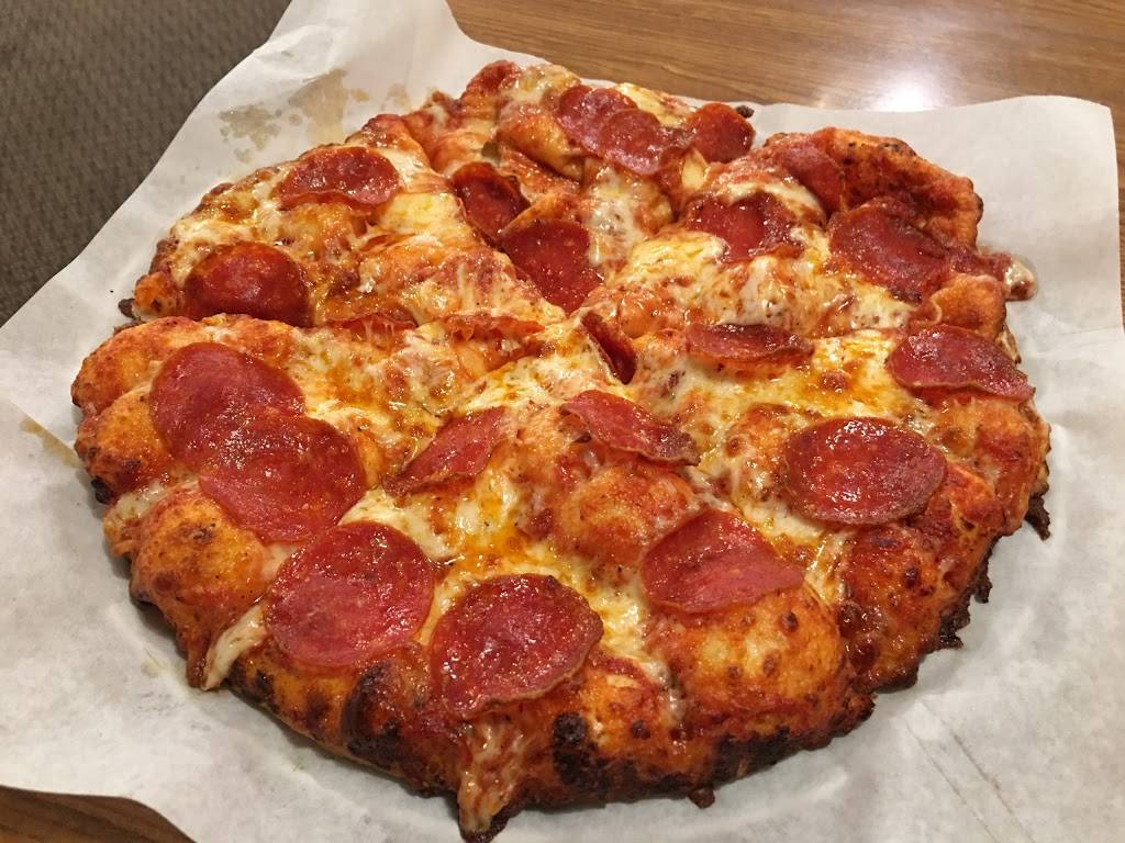 Round Table Pizza | meal delivery | 686 Sutton Way, Grass Valley, CA 95945, USA | 5302736155 OR +1 530-273-6155