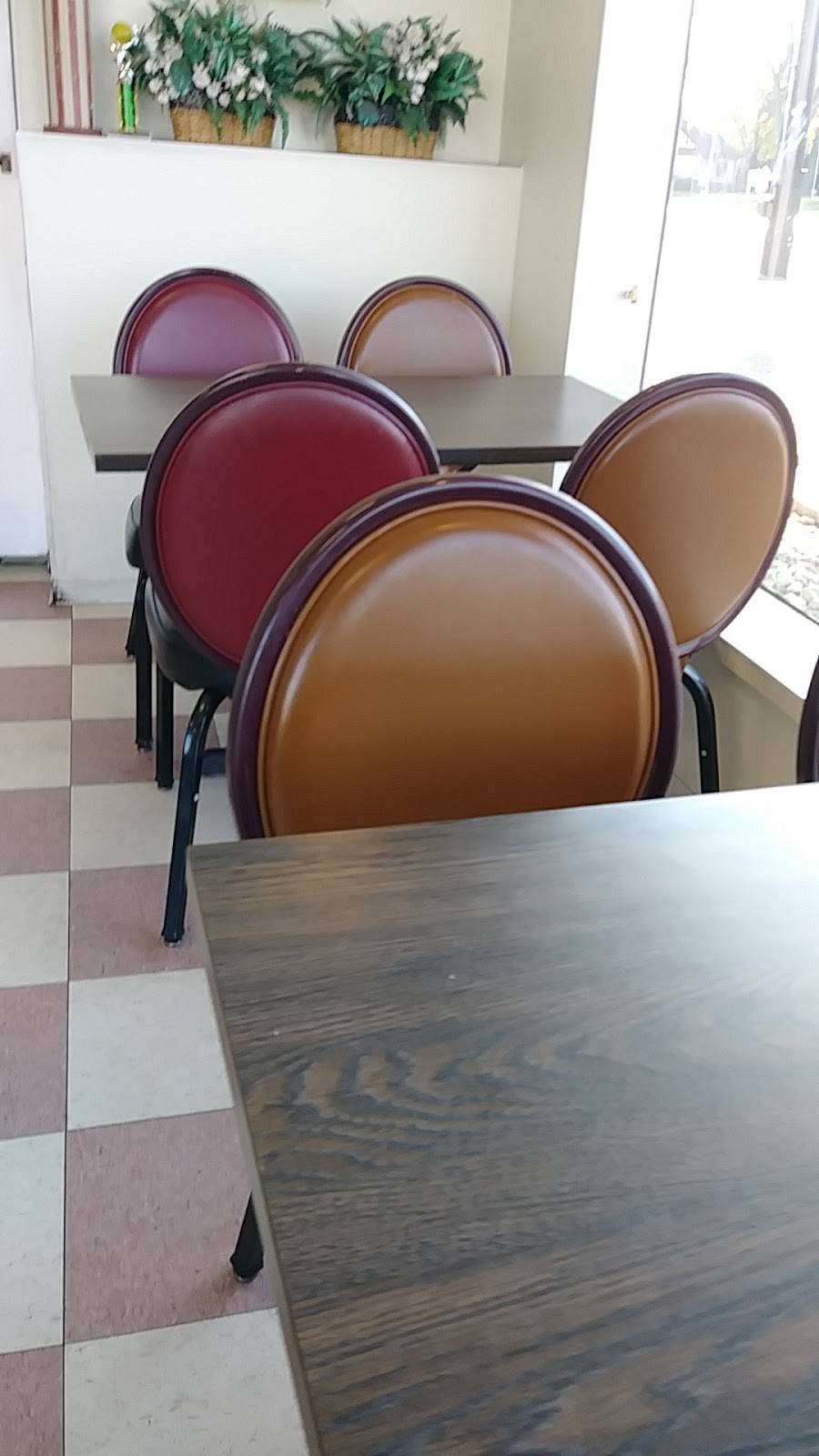 LaGondola Spaghetti House | restaurant | 1122 N 4th St, Chillicothe, IL 61523, USA | 3092745488 OR +1 309-274-5488