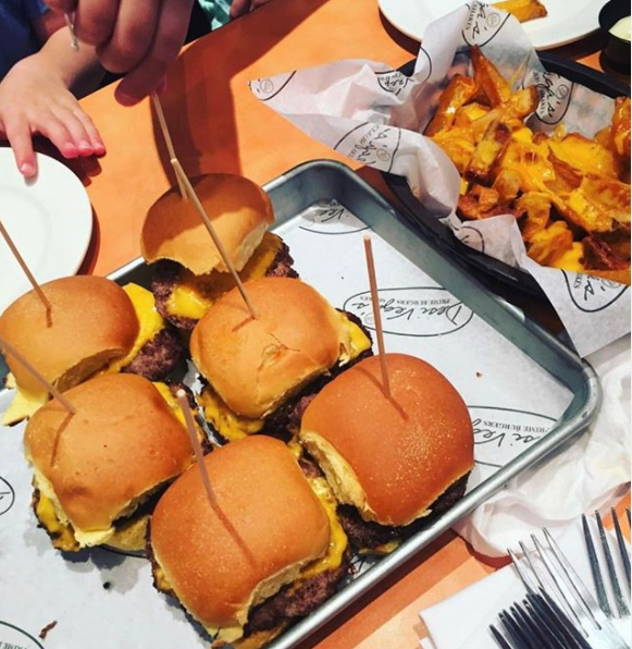 Desi Vegas Prime Burgers & Shakes | restaurant | 1640 Hickory Ave, Harahan, LA 70123, USA | 5045753581 OR +1 504-575-3581