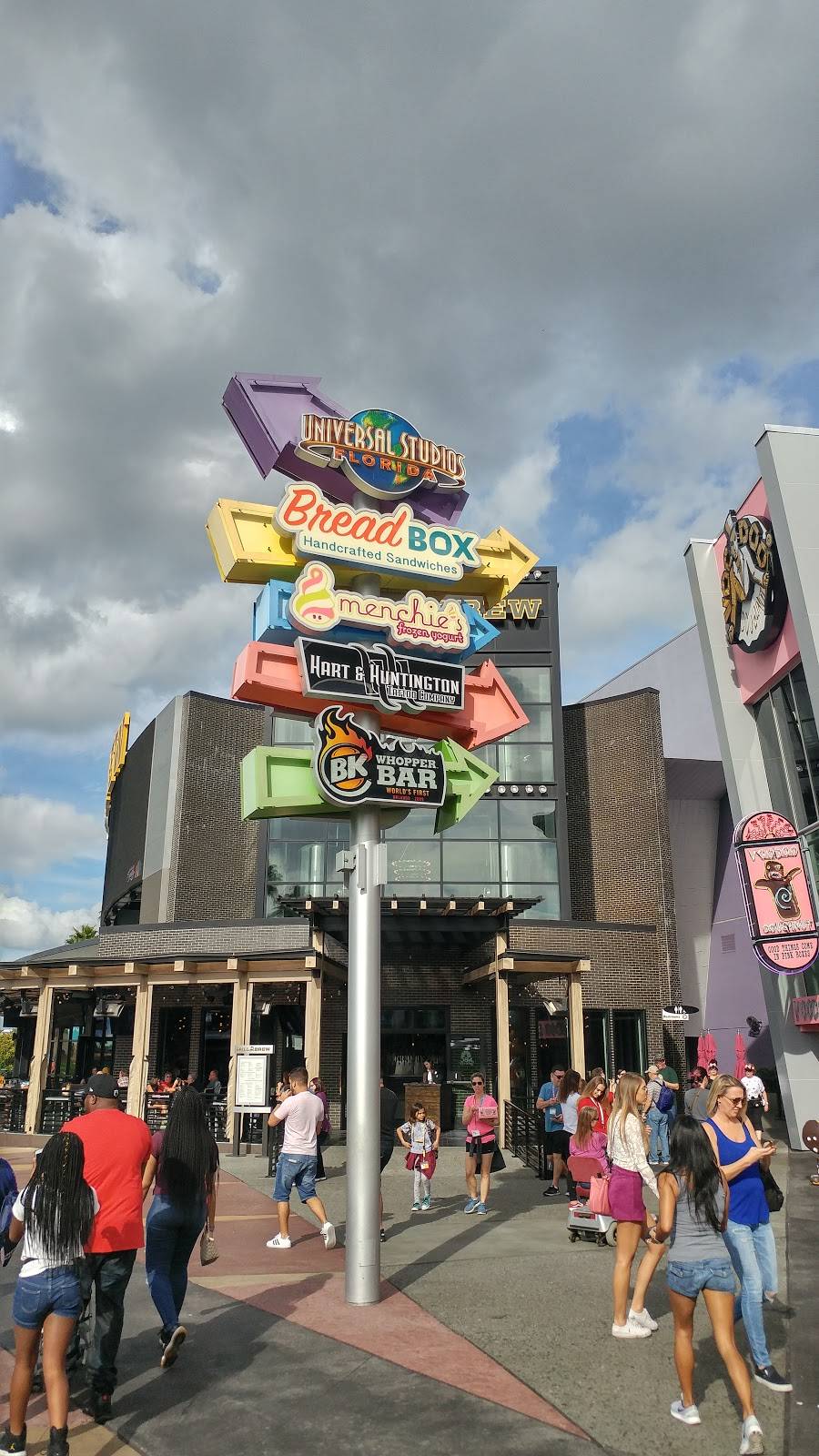 Menchies® frozen yogurt | restaurant | 6000 Universal Blvd, Orlando, FL 32819, USA | 4072243663 OR +1 407-224-3663