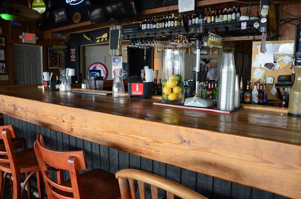 The Docks | restaurant | 1165 Ed Hembree Dr, Scottsboro, AL 35769, USA | 2565743071 OR +1 256-574-3071