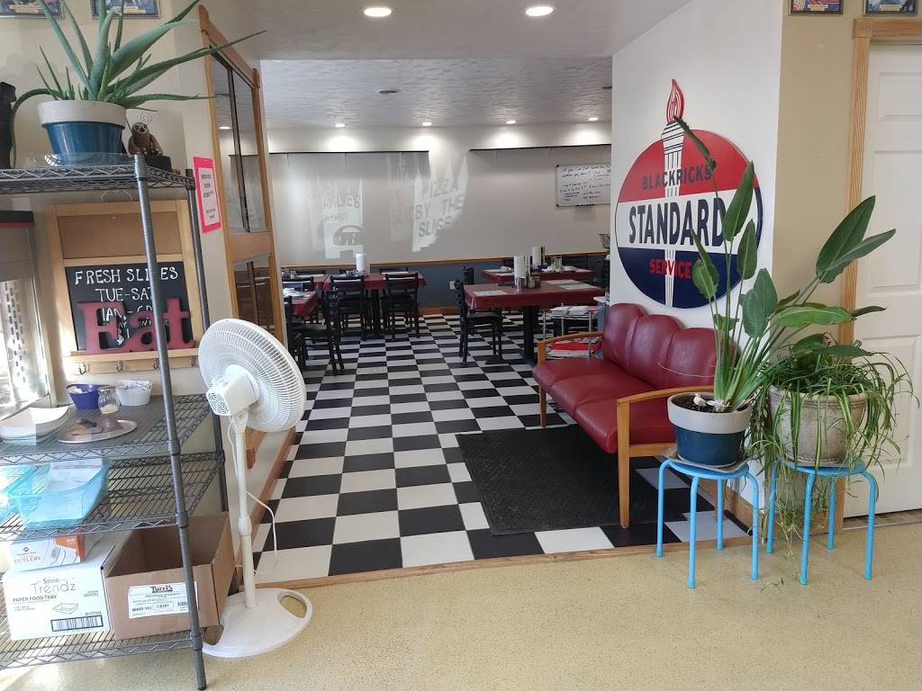 Charlies Pit Stop Pizzeria | restaurant | 705 S Main St, Crystal, MI 48818, USA | 9892351111 OR +1 989-235-1111