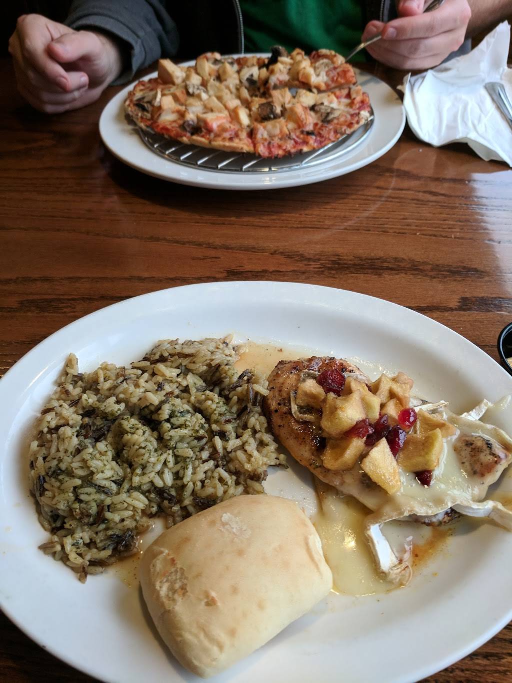 Rush Street Neighborhood Grill | meal takeaway | 1229 E Stone Dr, Kingsport, TN 37660, USA | 4232473184 OR +1 423-247-3184