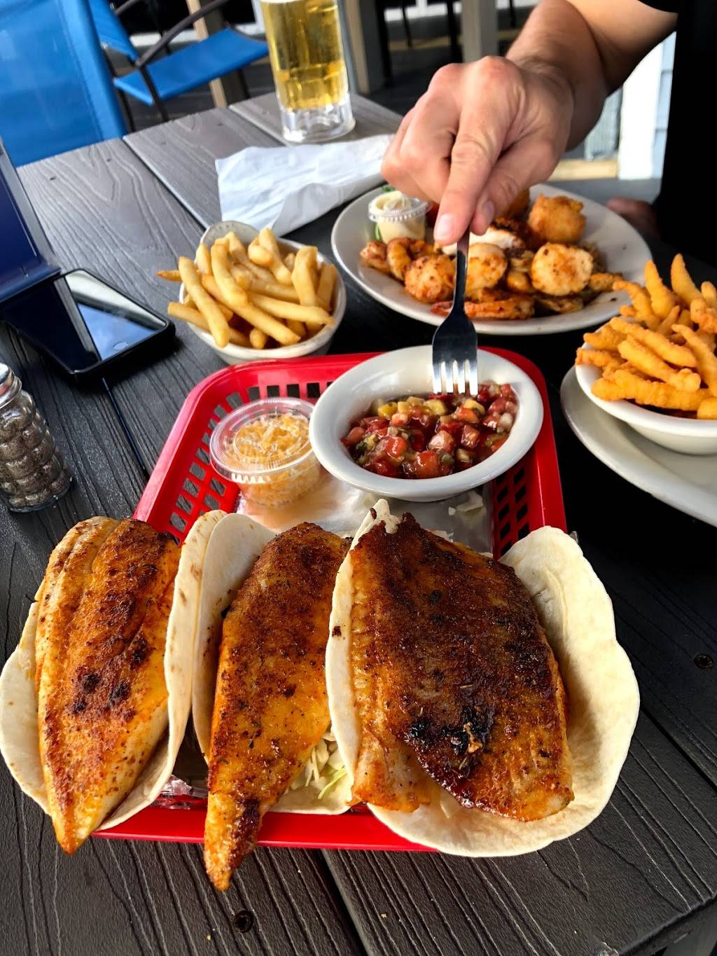 Charlies Fish House Restaurant | restaurant | 224 US-19, Crystal River, FL 34428, USA | 3527953949 OR +1 352-795-3949