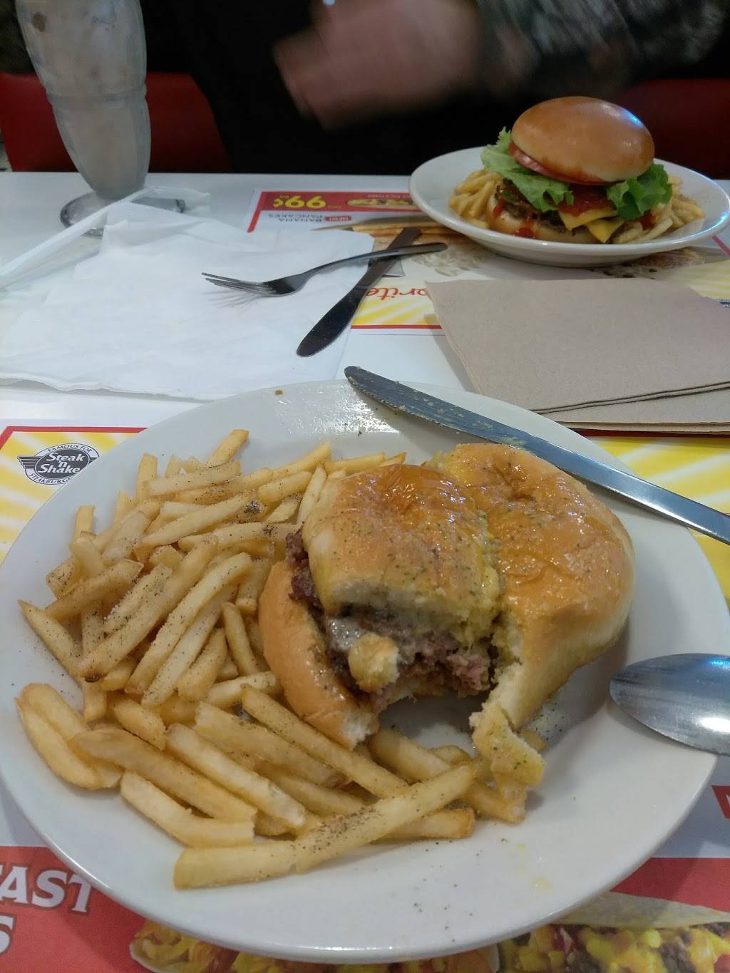 Steak n Shake | restaurant | 201 S Larkin Ave, Joliet, IL 60436, USA | 8157259401 OR +1 815-725-9401