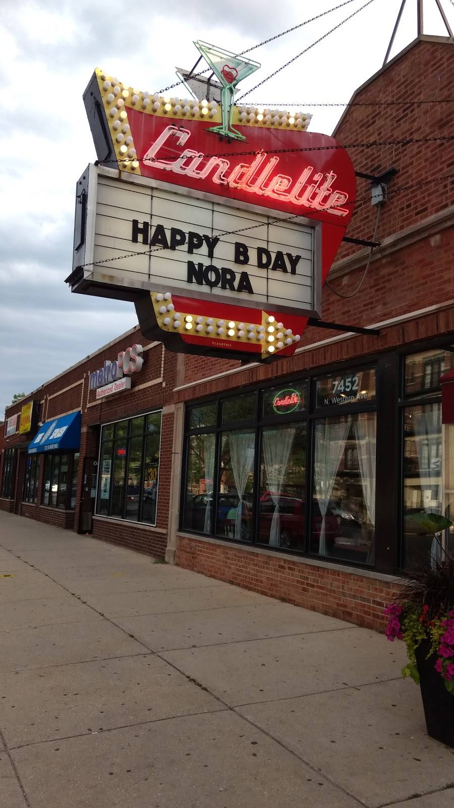 Candlelite Chicago | restaurant | 7452 N Western Ave, Chicago, IL 60645, USA | 7734650087 OR +1 773-465-0087