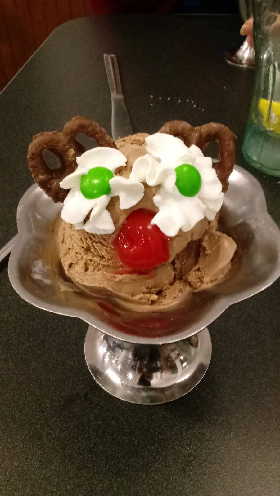 Friendlys | restaurant | 1115 S College Ave, Newark, DE 19713, USA | 3023698911 OR +1 302-369-8911