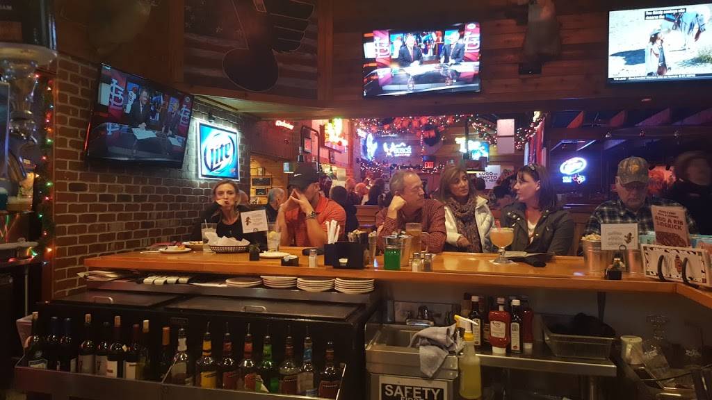 Texas Roadhouse | restaurant | 6640 Edwardsville Crossing Dr, Edwardsville, IL 62025, USA | 6186568000 OR +1 618-656-8000