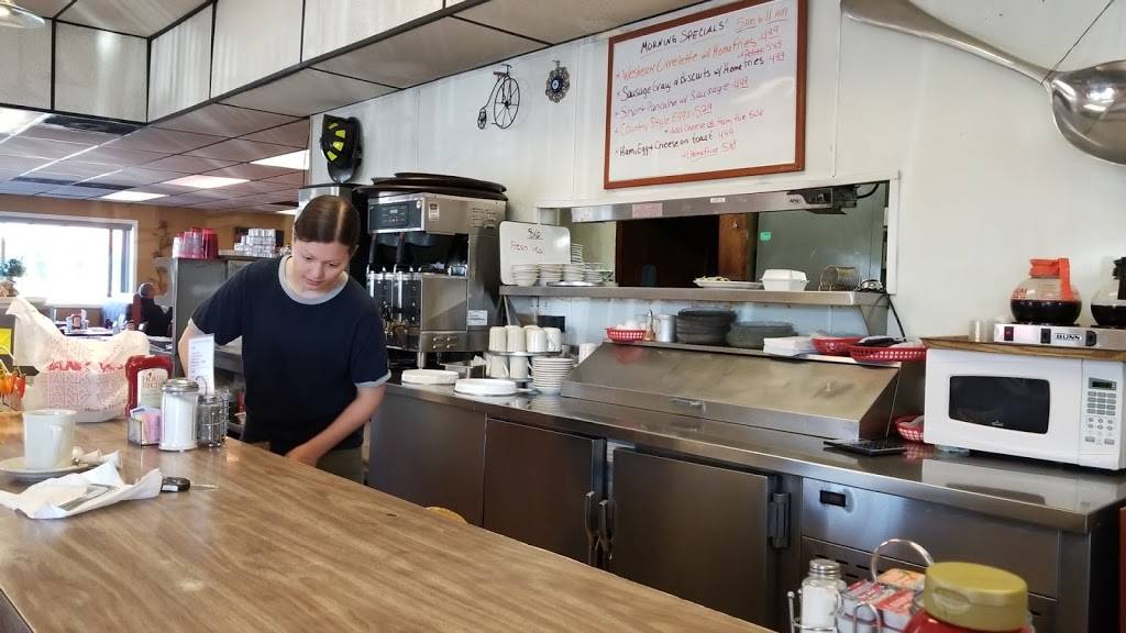 New Smithville Diner | restaurant | 2299 Golden Key Rd, Kutztown, PA 19530, USA | 6102854613 OR +1 610-285-4613