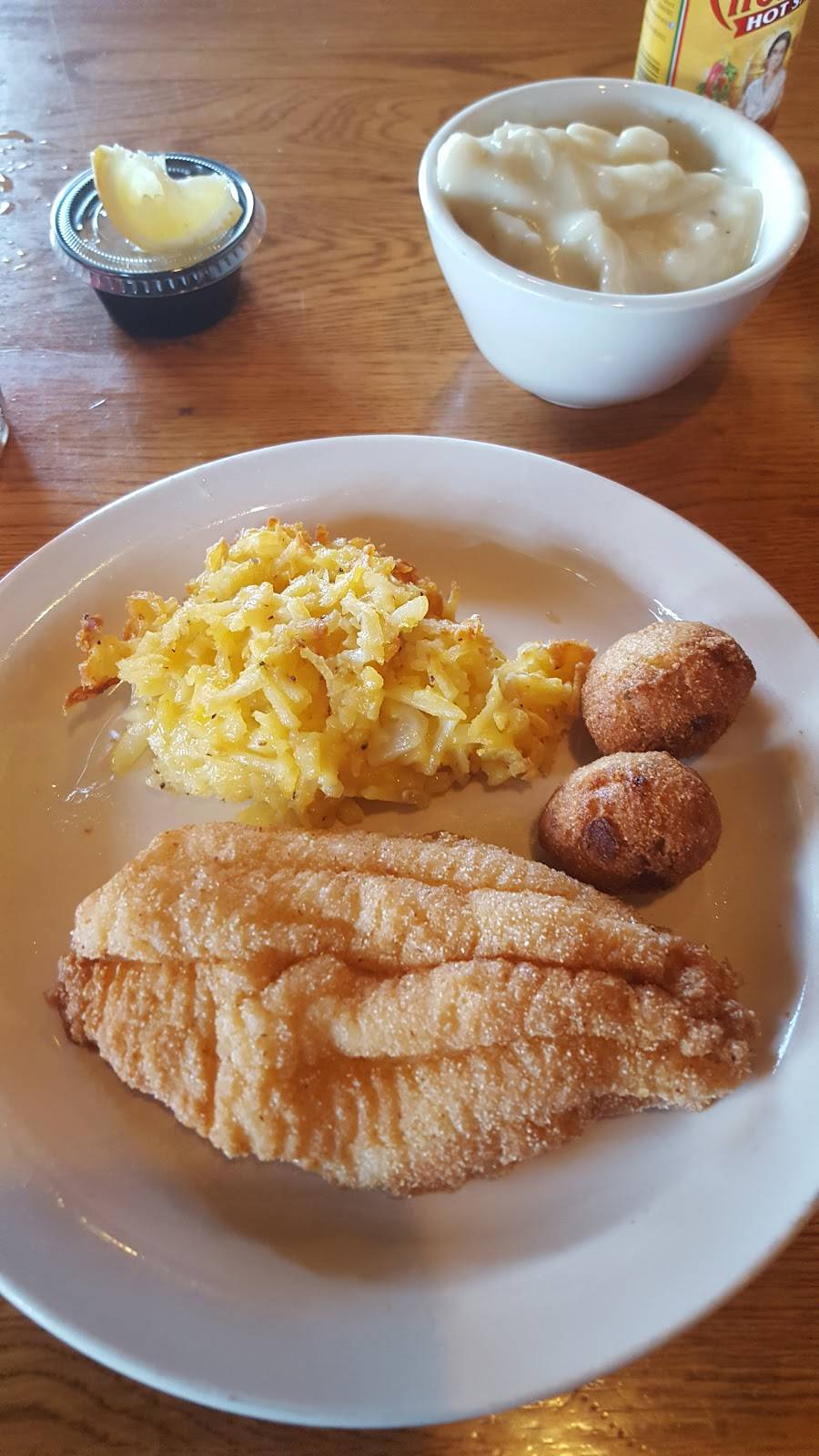 Cracker Barrel Old Country Store | restaurant | 1909 Uncle Herschel Way S.E, Hartselle, AL 35640, USA | 2567514991 OR +1 256-751-4991