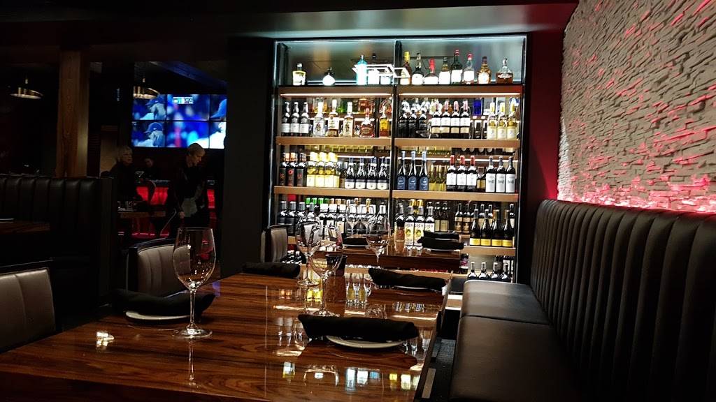 Madisons Restaurant & Bar | restaurant | 7977 Boulevard Décarie, Montréal, QC H4P 2H5, Canada | 5145433131 OR +1 514-543-3131