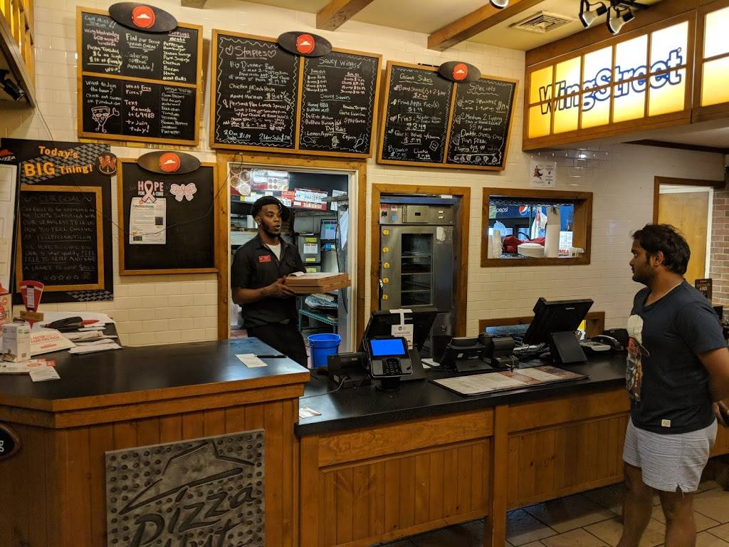 Pizza Hut | meal takeaway | 10082 Page Ave, St. Louis, MO 63132, USA | 3144281445 OR +1 314-428-1445