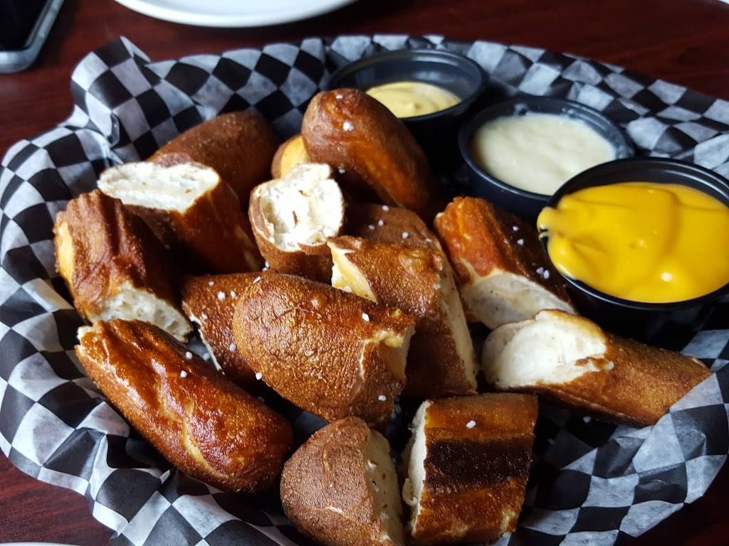 Mavrix Restaurant & Bar | restaurant | 50308 Schoenherr Rd, Shelby Charter Twp, MI 48315, USA | 5865320148 OR +1 586-532-0148