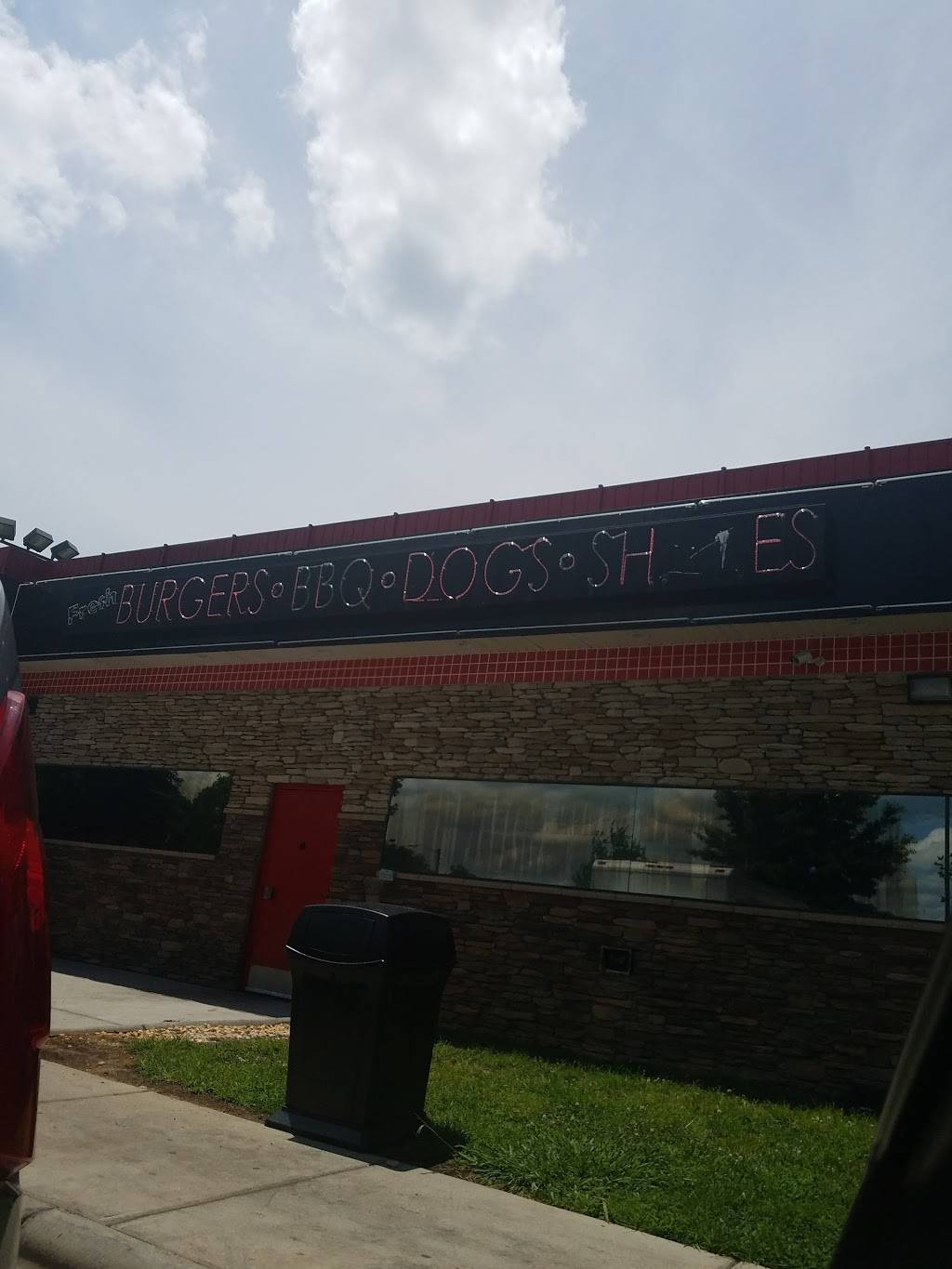 Cook Out | restaurant | 2540 Freedom Dr, Charlotte, NC 28208, USA | 7043933191 OR +1 704-393-3191