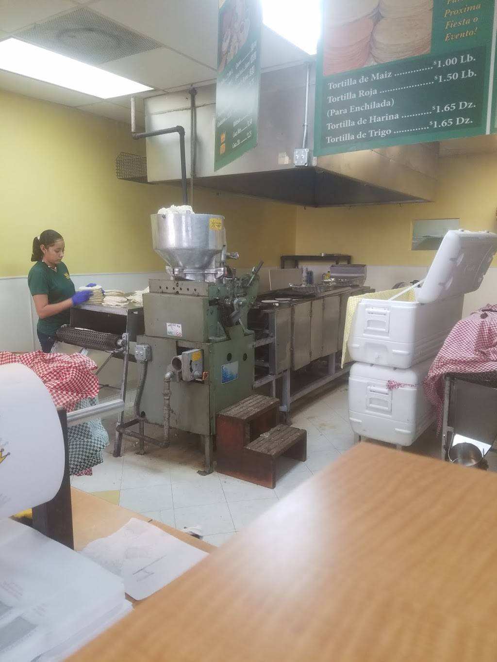 La Reyna Tortilleria Little York | meal takeaway | 141 Little York Rd, Houston, TX 77076, USA | 7136998222 OR +1 713-699-8222