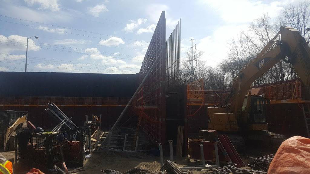 Lucky Chinese Food | meal takeaway | 640 Rogers Rd, York, ON M6M 1B8, Canada | 4166518888 OR +1 416-651-8888