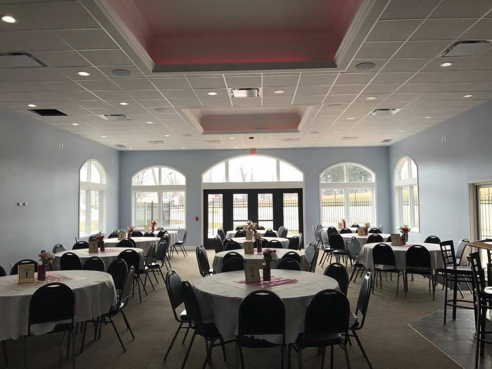 Teamz Restaurant & Bar | restaurant | 6611 Eastland Rd, Cleveland, OH 44130, USA | 4402437288 OR +1 440-243-7288