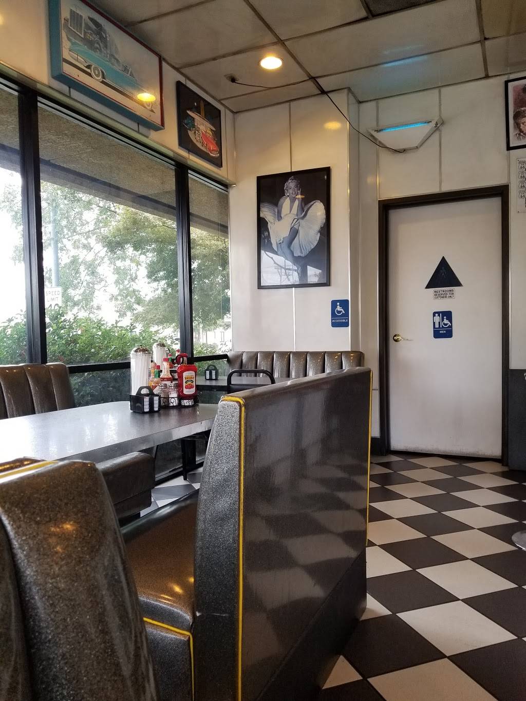 Chubbys Diner | restaurant | 3108 E Gettysburg Ave, Fresno, CA 93726, USA | 5592274402 OR +1 559-227-4402